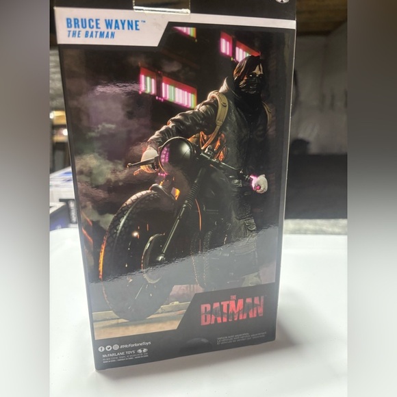 McFarlane DC Batman Movie Bruce Wayne 7" Action Figure with Accessories. NIB - Picture 7 of 7